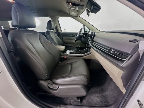 Used 2026 Kia Carnival FWD image 32