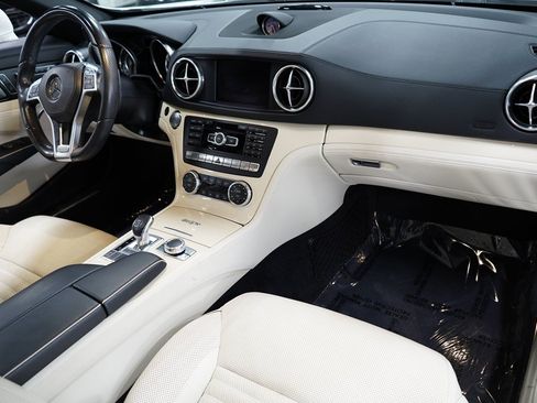 Used 2016 Mercedes-Benz SL 550 w/ Driver Assistance Package image 48