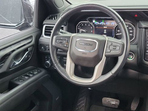 Used 2021 GMC Yukon Denali w/ Denali Premium Package image 31