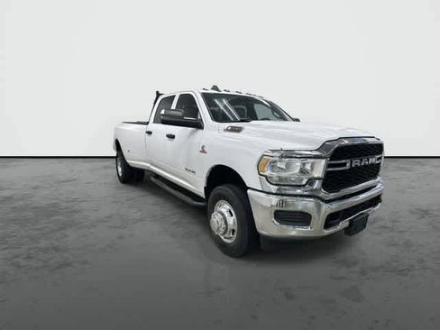 Used 2022 RAM 3500 Tradesman w/ Chrome Appearance Group AWD/4WD image 6