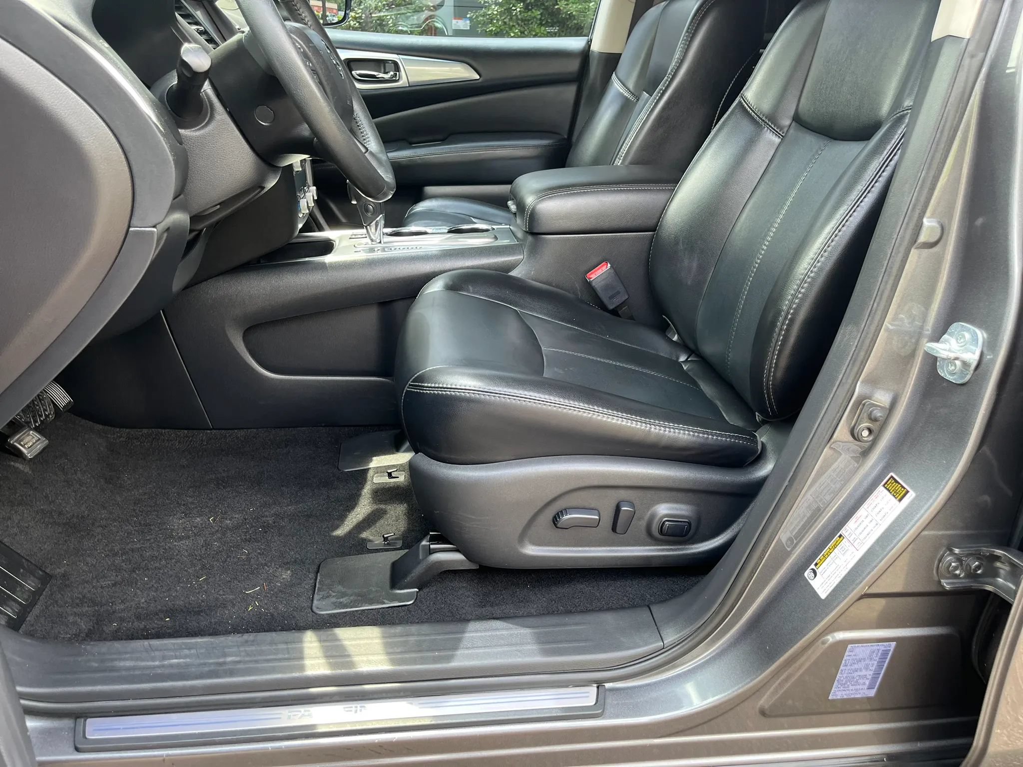 Used 2017 Nissan Pathfinder SL w/ SL Tech Package FWD image 18