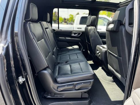 Used 2023 GMC Yukon XL SLT w/ SLT Premium Package AWD/4WD image 19