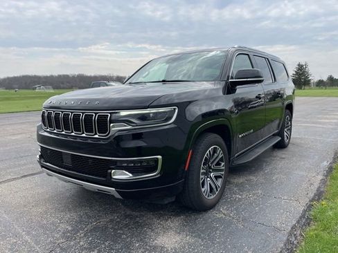 Used 2023 Jeep Wagoneer L Series II image 3