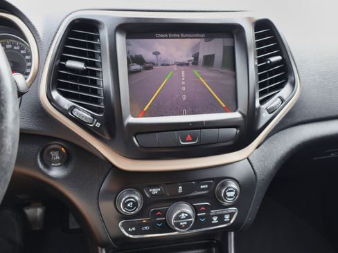 Used 2014 Jeep Cherokee Latitude w/ Comfort/Convenience Group image 20