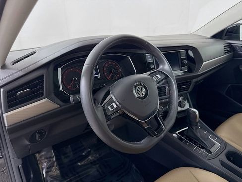 Used 2020 Volkswagen Jetta SE FWD image 4