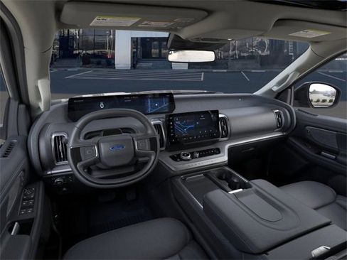 New 2025 Ford Expedition Platinum image 9