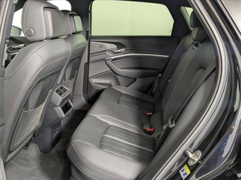 Used 2022 Audi e-tron Premium w/ Convenience Plus Package image 16
