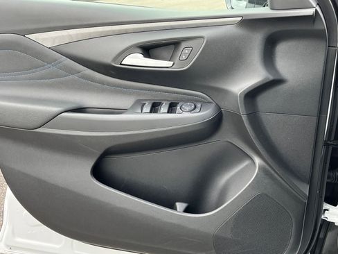 Used 2025 Buick Envista Sport Touring image 20