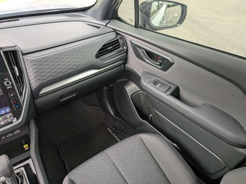 Used 2025 Subaru Forester Premium AWD/4WD image 16