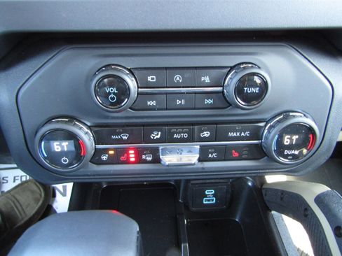 Used 2025 Ford Bronco Badlands image 30