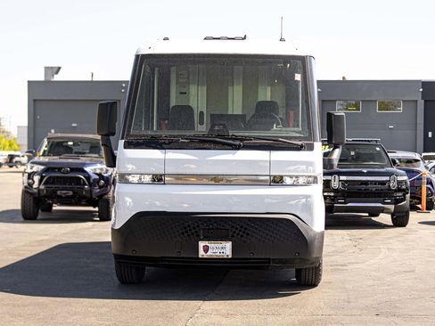 Used 2025 Chevrolet Brightdrop 400 FWD image 2