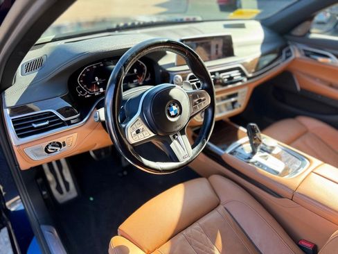 Used 2022 BMW 750i xDrive w/ M Sport Package image 12
