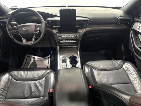 Used 2020 Ford Explorer Platinum w/ Premium Technology Package AWD/4WD image 32