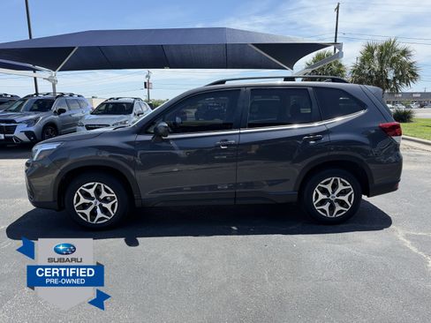 Used 2021 Subaru Forester Premium AWD/4WD image 4