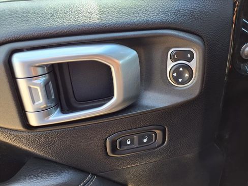 Used 2020 Jeep Gladiator Overland image 16