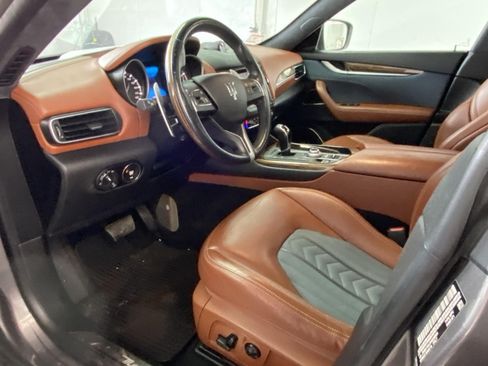 Used 2017 Maserati Levante S AWD/4WD image 21