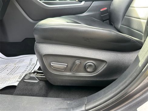 Used 2022 Toyota Highlander XLE image 21