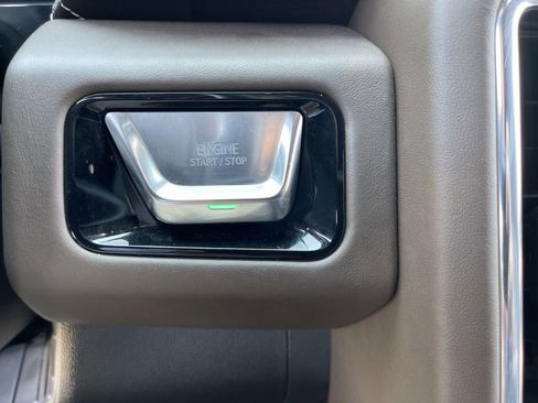 Used 2025 GMC Yukon Denali Ultimate AWD/4WD image 17