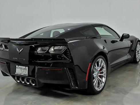 Used 2015 Chevrolet Corvette Z06 w/ 3LZ Preferred Equipment Group RWD image 10