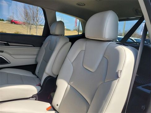 Used 2025 Kia Telluride S image 11
