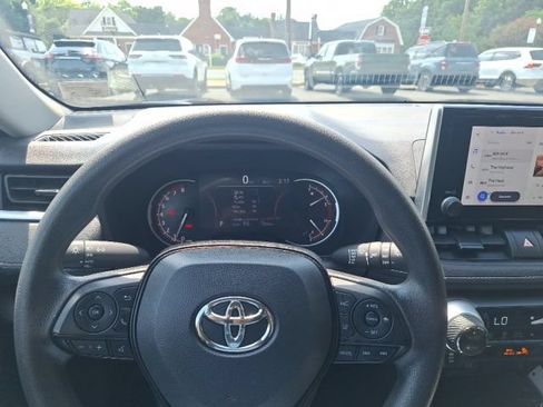 Used 2025 Toyota RAV4 XLE AWD/4WD image 26