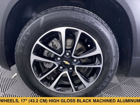 Used 2025 Chevrolet TrailBlazer LT w/ LT Cold Weather Package FWD image 14