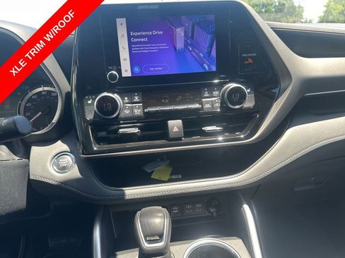 Used 2023 Toyota Highlander XLE FWD image 10