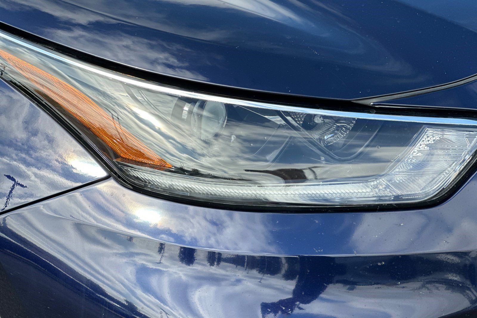 Used 2021 Toyota Highlander XLE AWD/4WD image 11