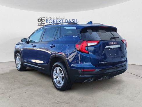 Used 2022 GMC Terrain SLE w/ Driver Convenience Package image 3