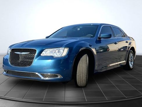 Used 2023 Chrysler 300 Touring RWD image 4