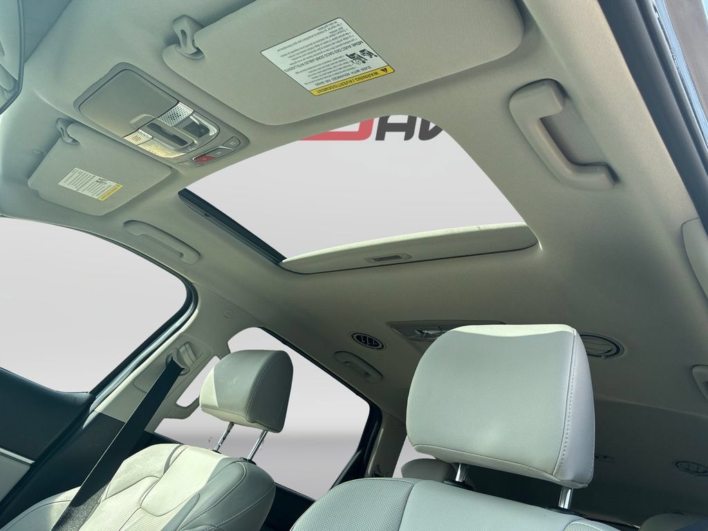Used 2023 Kia Telluride EX w/ EX Captain's Chair Package FWD image 12