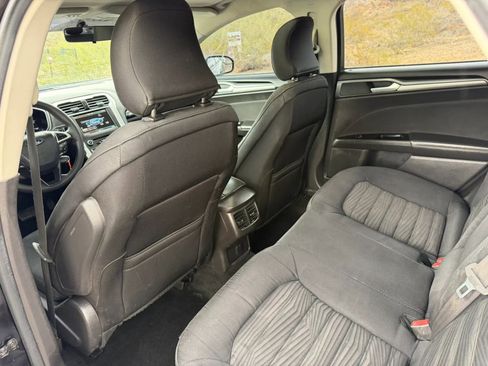Used 2016 Ford Fusion SE image 18