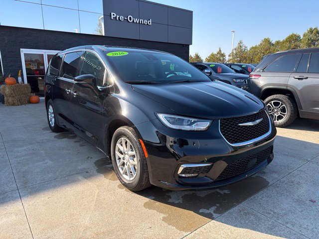 Used 2026 Chrysler Pacifica Select FWD image 1