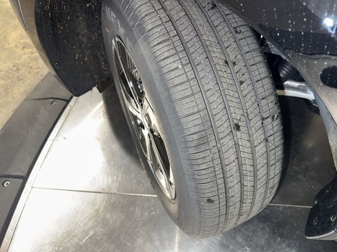 Certified 2025 Kia Niro SX image 11