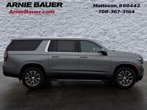 Used 2021 Chevrolet Suburban LT image 4