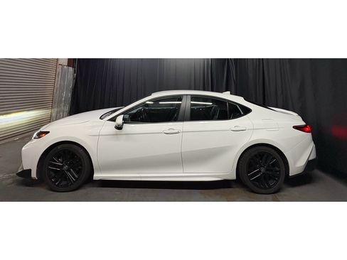 Used 2025 Toyota Camry SE FWD image 8