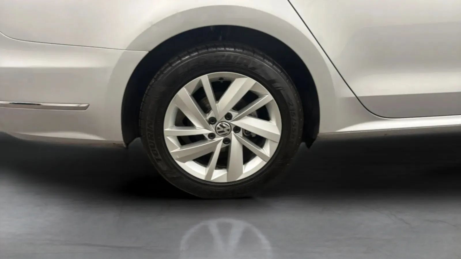 Used 2018 Volkswagen Passat 2.0T SE FWD image 26