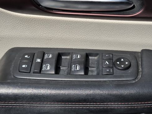 Used 2020 Chrysler Pacifica Limited w/ Tire & Wheel Group FWD image 30