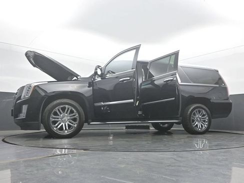 Used 2018 Cadillac Escalade ESV 4WD image 59