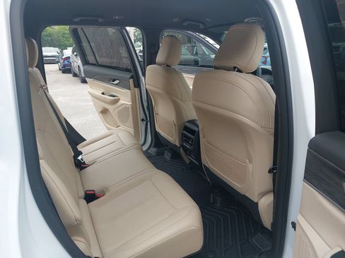 Used 2024 Jeep Grand Cherokee Limited w/ Black Appearance Package RWD image 11