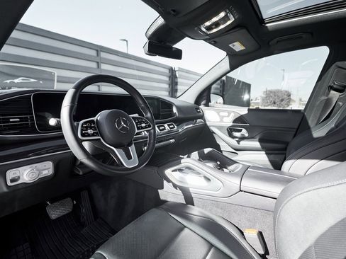 Used 2020 Mercedes-Benz GLE 350 4MATIC image 2