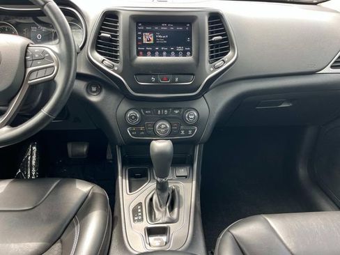 Certified 2020 Jeep Cherokee Latitude Plus w/ Cold Weather Group FWD image 18