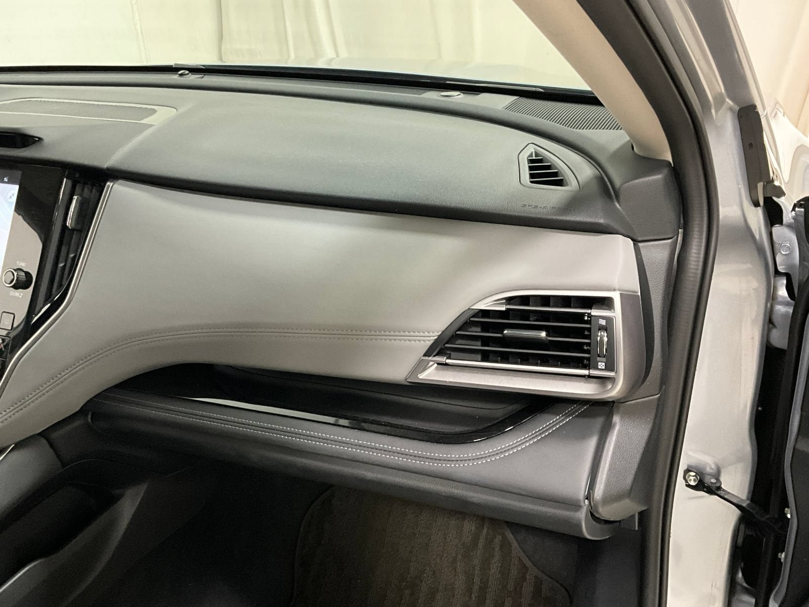 Used 2025 Subaru Outback Limited AWD/4WD image 16
