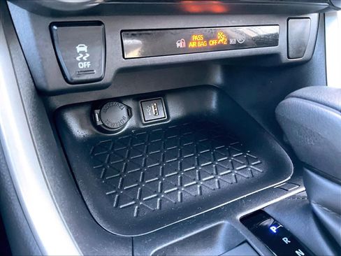 Used 2025 Toyota RAV4 XLE image 27