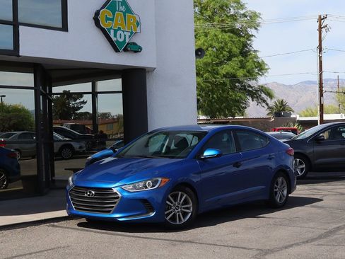 Used 2017 Hyundai Elantra SE image 2
