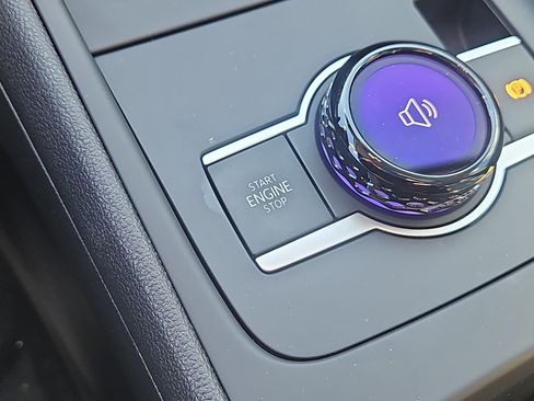 New 2026 Volkswagen Tiguan SE image 11