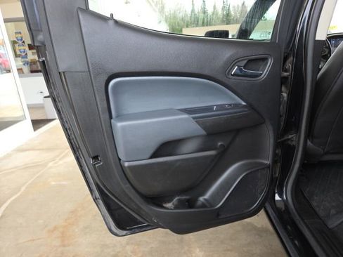 Used 2021 Chevrolet Colorado Z71 w/ Z71 Midnight Edition image 45