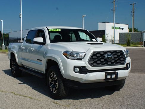 Used 2023 Toyota Tacoma TRD Sport w/ Black Out Package (TMS) AWD/4WD image 2