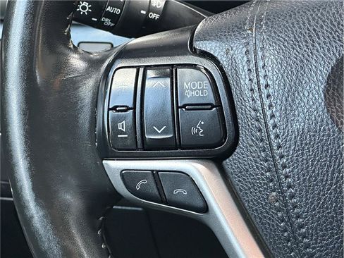 Used 2019 Toyota Highlander SE AWD/4WD image 23