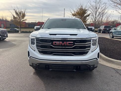 Used 2025 GMC Sierra 1500 SLT AWD/4WD image 4